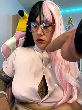 Snapshot of Luna_Paris_ chatting on October 2025 08:33:02 PM Luna Paris online show from October 2025 08:33:02 PM