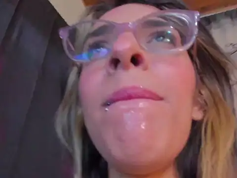 Snapshot of annyluna1 chatting on December 2025 10:59:01 PM annyluna1 online show from December 2025 10:59:01 PM