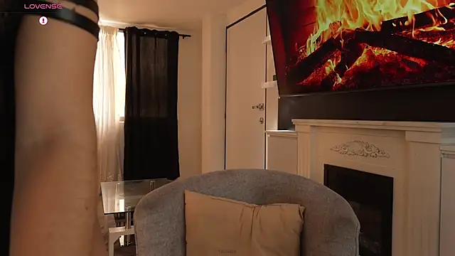 GiaFaaris online show from November 2025 06:45:01 PM