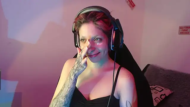 MaryJannes online show from November 2025 10:58:01 PM