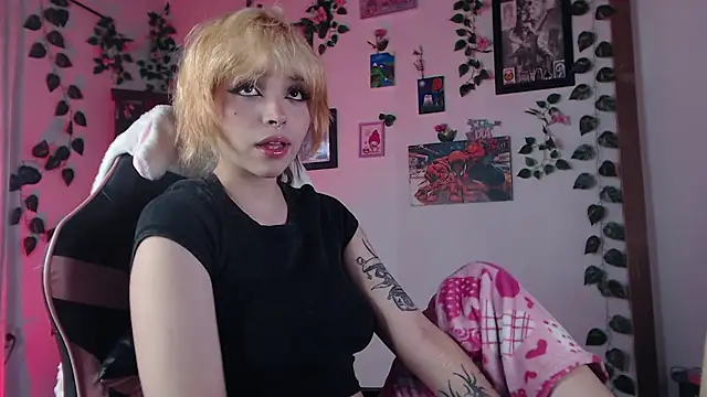 MaryJannes online show from February 2025 10:00:01 PM