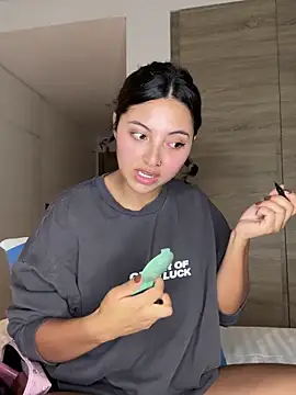 alexademie1 online show from November 2025 01:21:01 PM