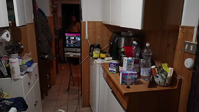 VanessaDoyle online show from November 2025 05:57:01 PM