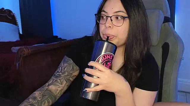 Snapshot of drizzypeach602 chatting on December 2025 03:01:02 AM drizzypeach602 online show from December 2025 03:01:02 AM