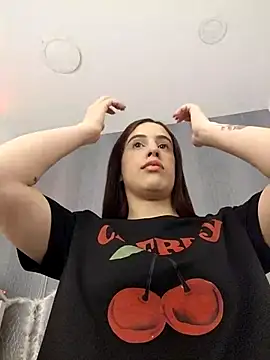 Amira Milker online show from September 2025 01:18:02 PM