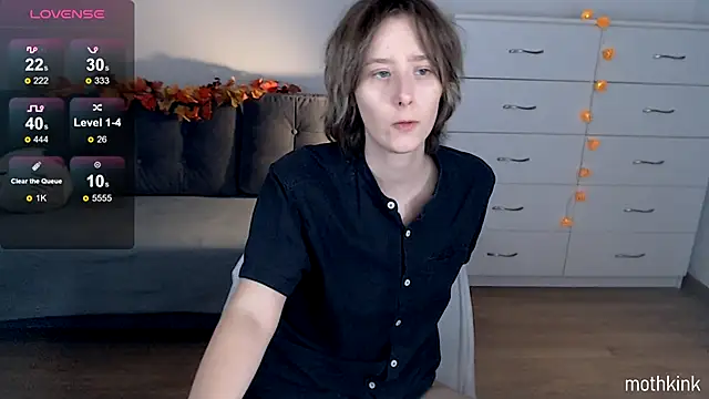 mothkink online show from October 2025 06:06:02 PM