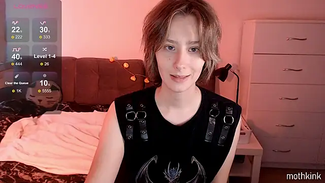 mothkink online show from October 2025 02:51:02 PM