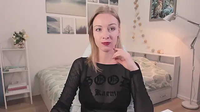 MissRightX online show from September 2025 02:38:02 PM