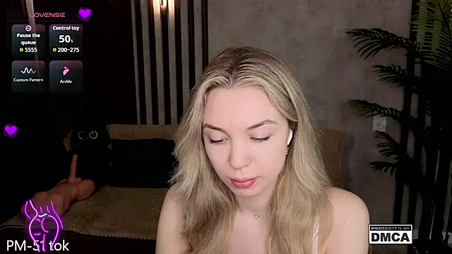 Holl1Would online show from March 2026 08:35:02 PM