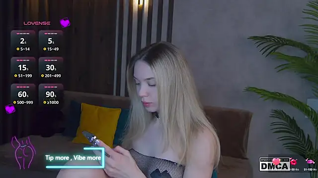 Holl1Would online show from March 2025 07:52:01 PM