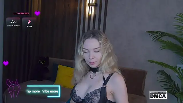 Holl1Would online show from March 2025 03:53:02 AM