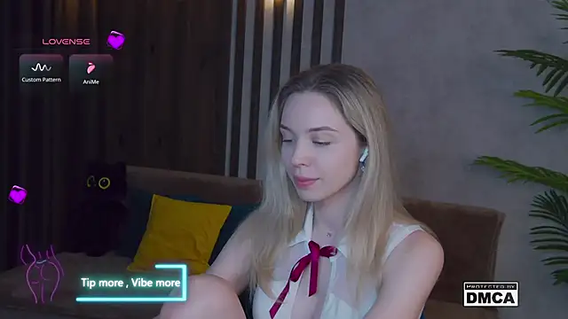 Holl1Would online show from February 2025 11:25:02 PM