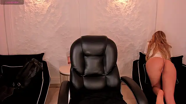 LexieWayne online show from March 2026 05:03:01 PM