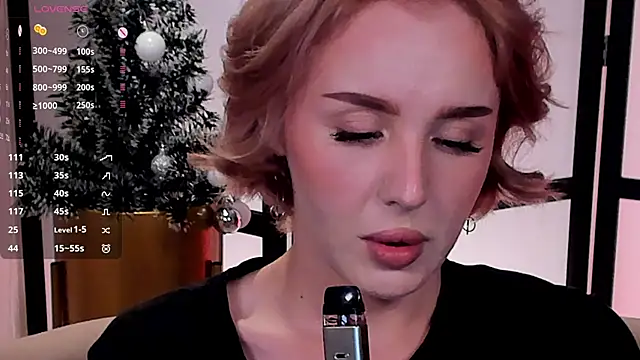 LianaFord online show from December 2025 06:42:02 PM