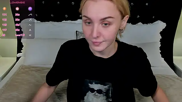 LianaFord online show from November 2025 08:42:02 PM