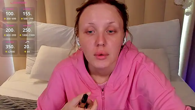 Snapshot of LianaFord chatting on May 2026 04:21:02 AM LianaFord online show from May 2026 04:21:02 AM