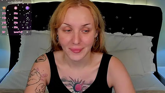 LianaFord online show from November 2025 09:02:01 PM