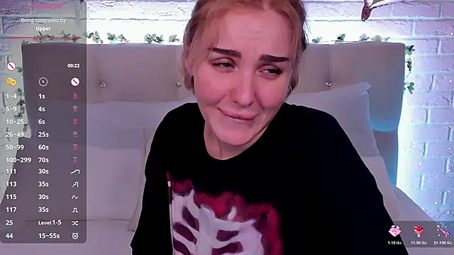 LianaFord online show from November 2025 09:18:01 PM