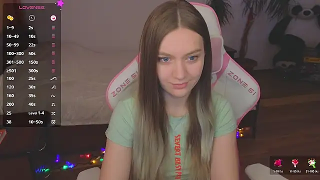 Snapshot of CyrilaPuff chatting on December 2024 06:25:02 AM CyrilaPuff online show from December 2024 06:25:02 AM