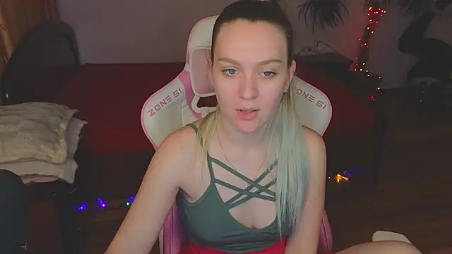 Snapshot of CyrilaPuff chatting on December 2024 08:23:02 AM CyrilaPuff online show from December 2024 08:23:02 AM