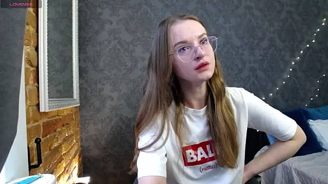 KateJonson online show from April 2026 07:21:02 AM