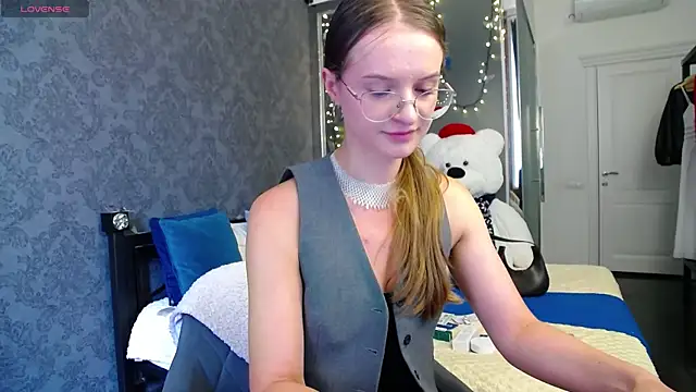 KateJonson online show from September 2025 12:15:01 PM