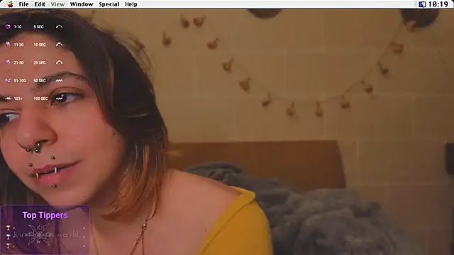 Snapshot of Kryptosworld chatting on October 2025 09:20:02 AM Kryptosworld online show from October 2025 09:20:02 AM