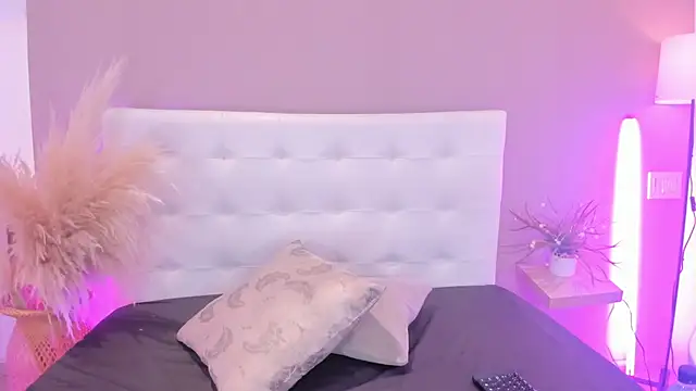 Snapshot of MelanyShayk chatting on March 2025 02:56:01 PM MelanyShayk online show from March 2025 02:56:01 PM