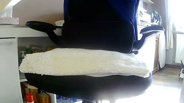 suedel65 online show from April 2026 02:46:01 PM