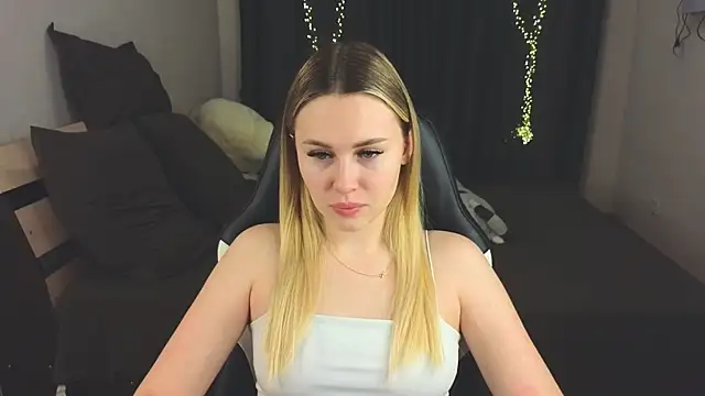 Snapshot of Alenca_hot_sex chatting on January 2025 04:26:01 PM Alenca hot sex online show from January 2025 04:26:01 PM