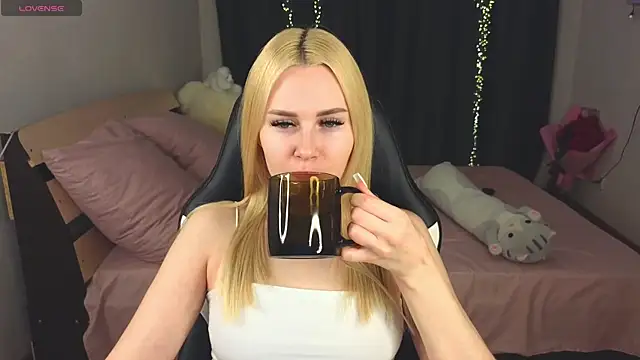 Snapshot of Alenca_hot_sex chatting on February 2025 02:27:02 PM Alenca hot sex online show from February 2025 02:27:02 PM