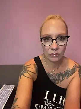 Snapshot of Jan_ina chatting on October 2025 05:14:02 PM Jan ina online show from October 2025 05:14:02 PM