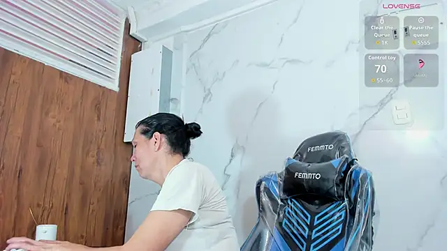 Cleopatra Trans online show from May 2026 01:10:01 PM