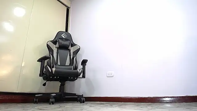 S Mia online show from January 2025 03:58:02 AM