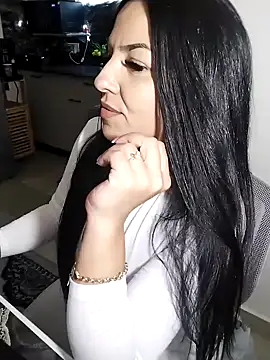 hot-babygirl online show from April 2026 07:31:01 PM