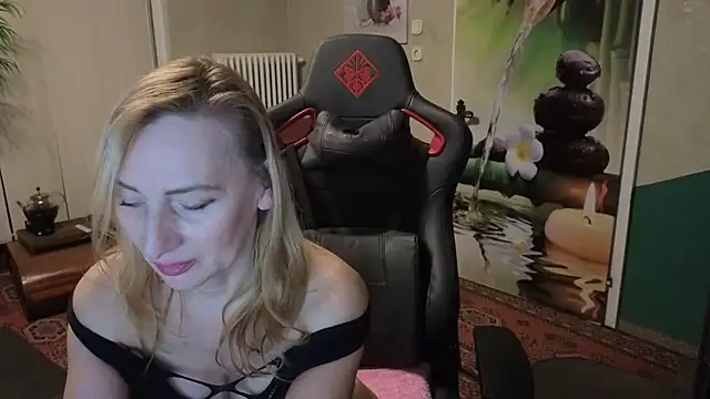 HotLana69 online show from December 2025 06:01:02 PM