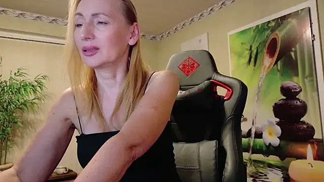 HotLana69 online show from October 2025 05:01:02 PM