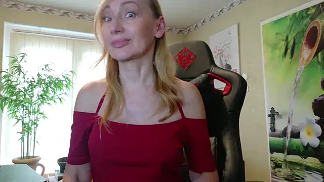 HotLana69 online show from May 2026 05:18:01 PM