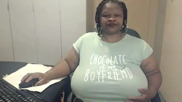 Snapshot of sweetnoziexx chatting on October 2025 04:25:02 AM sweetnoziexx online show from October 2025 04:25:02 AM