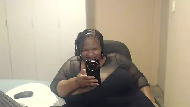 Snapshot of sweetnoziexx chatting on September 2025 03:40:02 PM sweetnoziexx online show from September 2025 03:40:02 PM