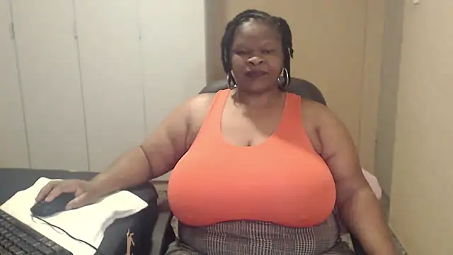 Snapshot of sweetnoziexx chatting on October 2025 03:41:02 AM sweetnoziexx online show from October 2025 03:41:02 AM