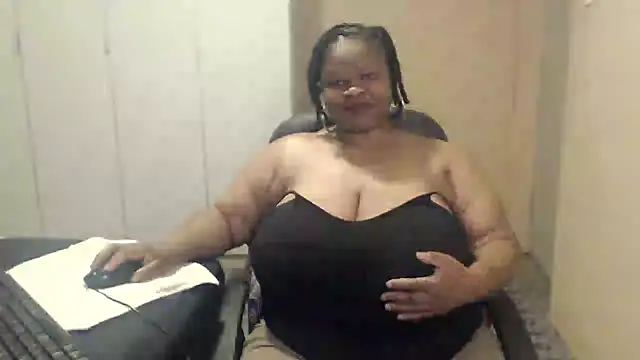 Snapshot of sweetnoziexx chatting on October 2025 04:36:02 AM sweetnoziexx online show from October 2025 04:36:02 AM