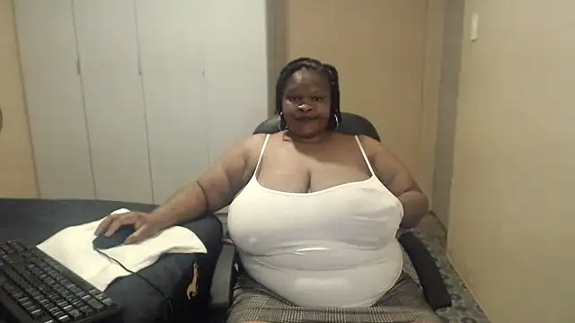 Snapshot of sweetnoziexx chatting on October 2025 03:47:02 PM sweetnoziexx online show from October 2025 03:47:02 PM
