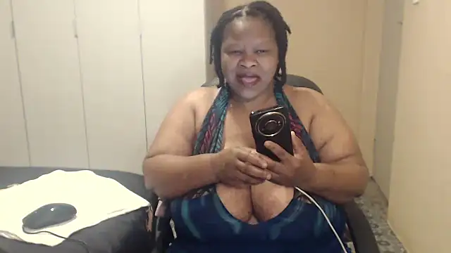 Snapshot of sweetnoziexx chatting on October 2025 06:37:01 AM sweetnoziexx online show from October 2025 06:37:01 AM