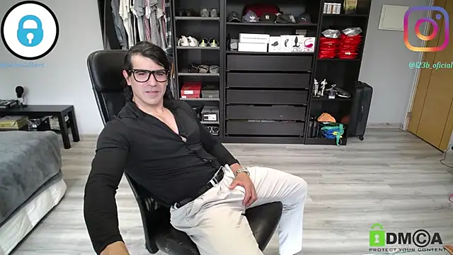 samricci21 online show from April 2026 01:12:02 PM