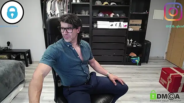 samricci21 online show from April 2026 08:32:02 PM