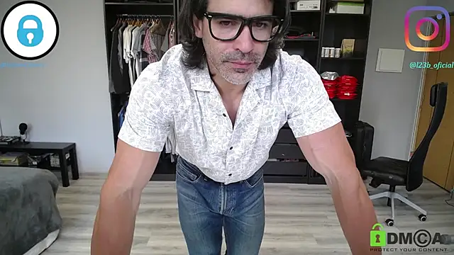 samricci21 online show from April 2026 11:02:01 AM