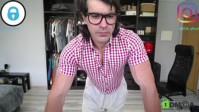 samricci21 online show from April 2026 10:44:01 AM