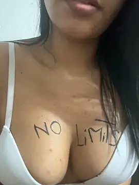 Snapshot of verenicehotxx chatting on February 2025 01:23:02 AM verenicehotxx online show from February 2025 01:23:02 AM