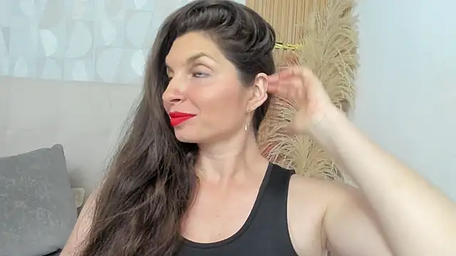 Azahara Amin  online show from April 2026 03:02:01 AM